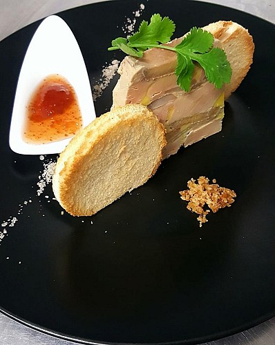 Hôtel Restaurant Archambeau-Assiette Foies gras 