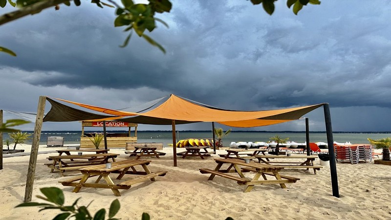 Snack au Bord de l'O tables