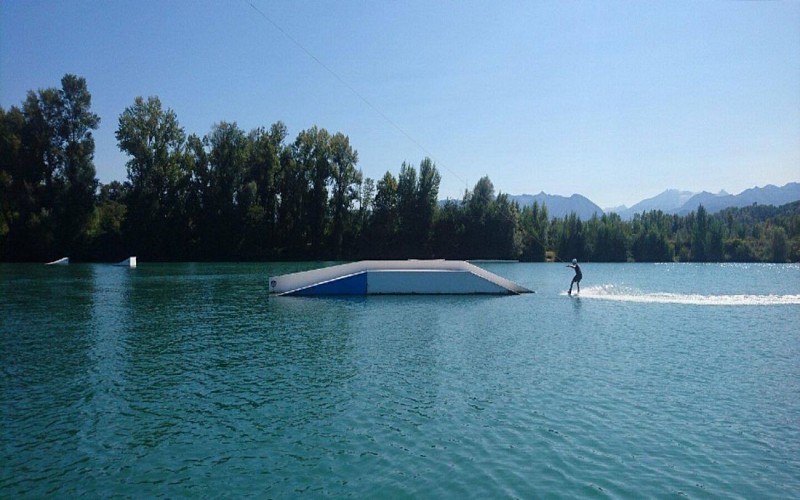 2022-teleski-nautique-sur-cables-Okiri