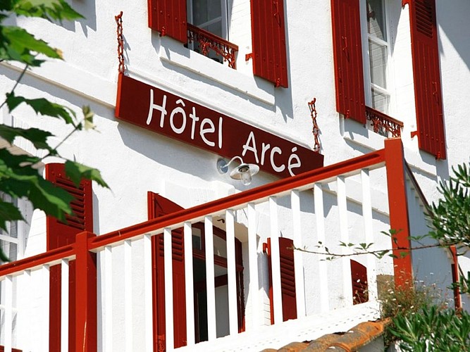 Hôtel Arcé - Façade - St Etienne de Baïgorry