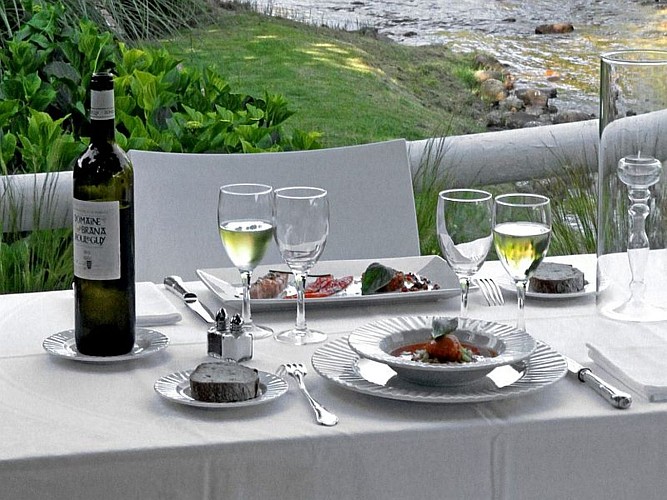 Hôtel Arcé - terrasse vue Nive - St Etienne de Baïgorry