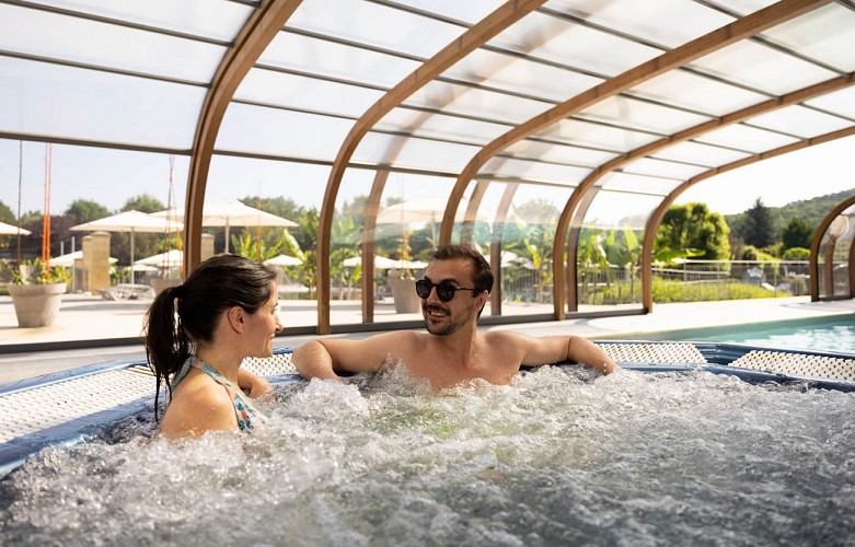 9- piscine int jacuzzi