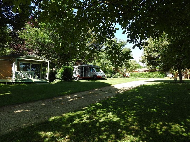 emplacements ombragés Camping La Roussie 9