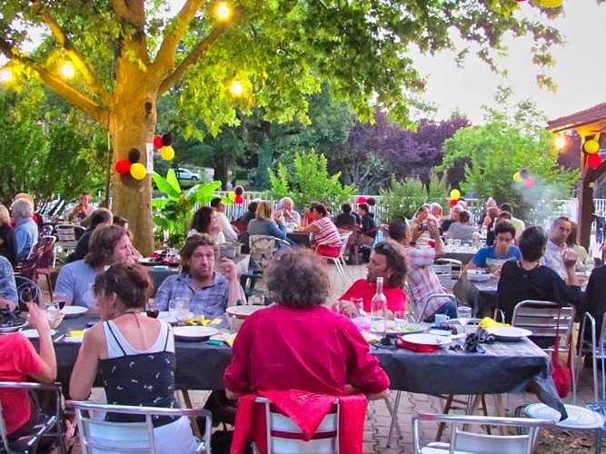 camping-pech-de-caumont-restaurant-4x3-01