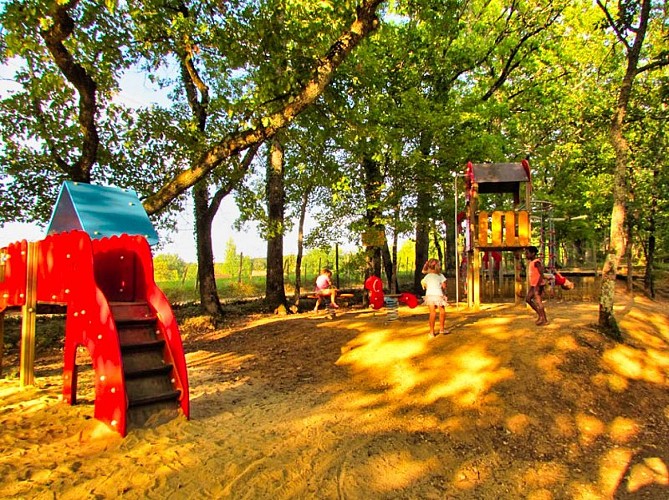 camping-pech-de-caumont-enfants-4x3-01