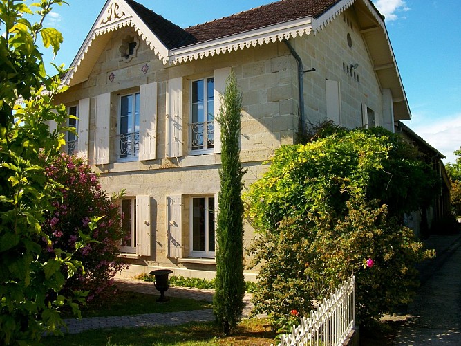 DOMAINE DE MONEIN FACADE 800 600