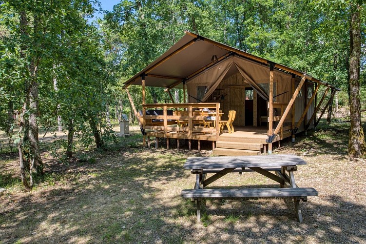 Tente lodge sur pilots  3 2