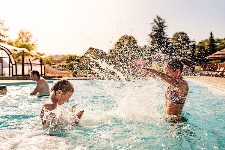 jouer-famille-grande-piscine - 2