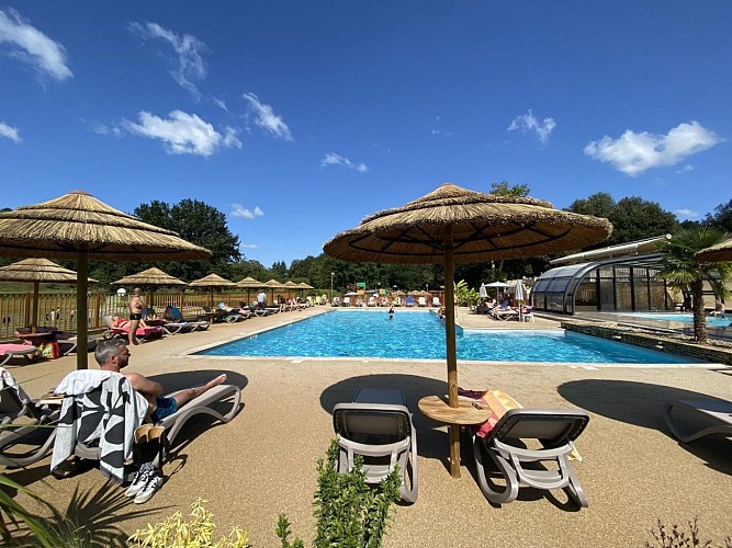 Domaine-des-chenes verts- piscine-extérieure