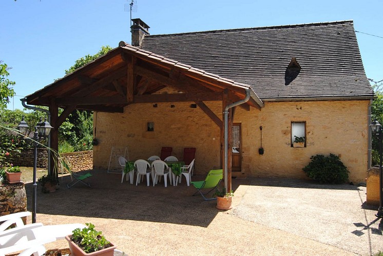 COUR-LES-PIERRES-CHAUDES