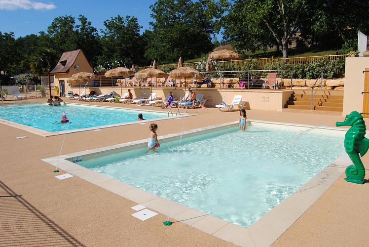 CAMPING LES PIERRES CHAUDES