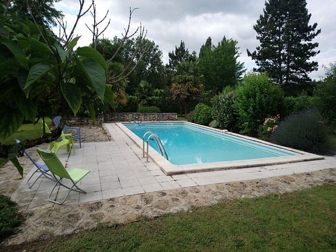23-Arriere-maison-Piscine