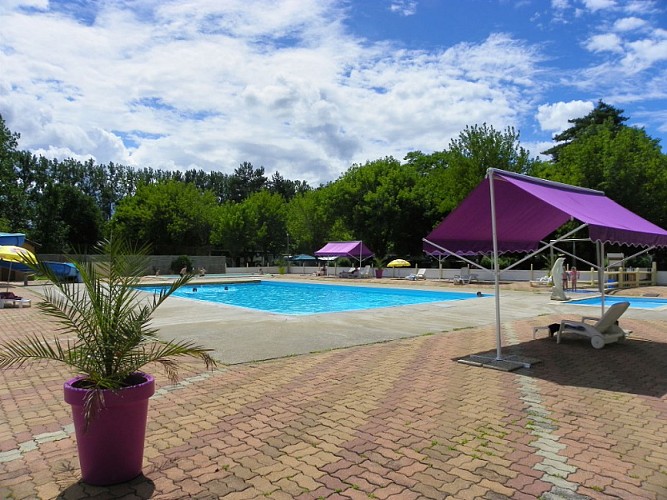 Camping le Rocher de la Granelle_piscine©MASSE