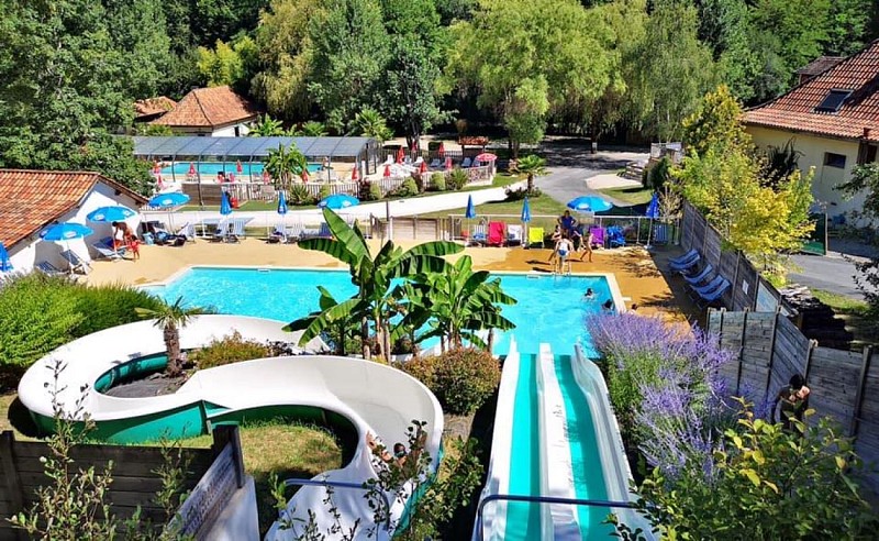 camping-la-pleonie-piscine-toboggans