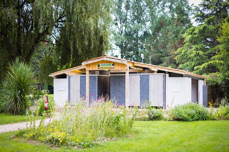 3- Bloc sanitaire - FlashpixStudio-0537