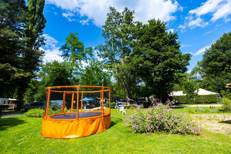 Camping d'Auberoche à Le Change 4 2 2
