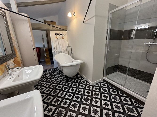 MAISON JEROBOAM_salle de bain Phélan Ségur