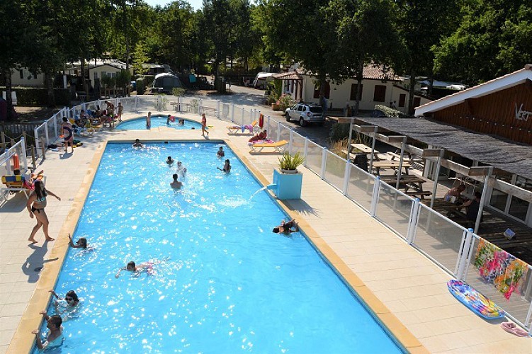 Camping La canadienne piscine Arès ©La canadienne