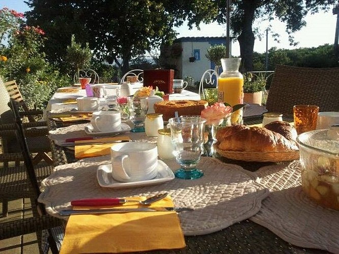 HLOAQU047FS00322_portstemarie-chambreslarroquiniere