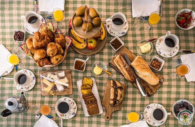 HLOAQU047V50INVZ_Lauzun_CH-UnPetitChâteau_2457_photo1