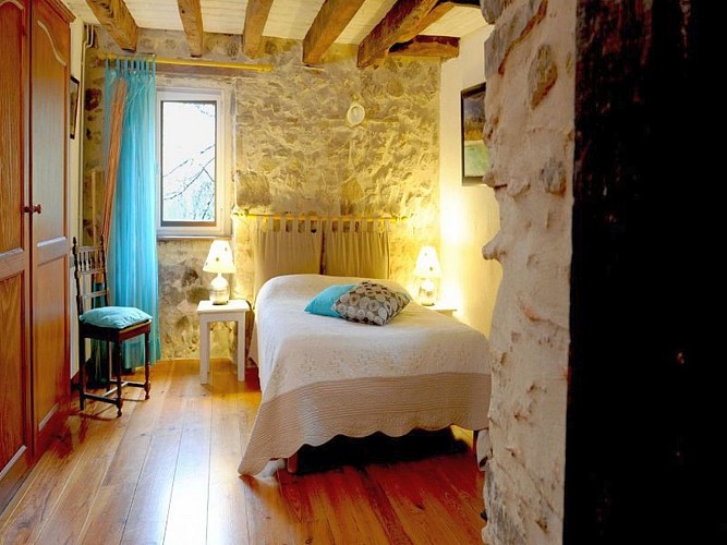 Idiratekoborda-chambre turquoise-St Etienne de Baigorry