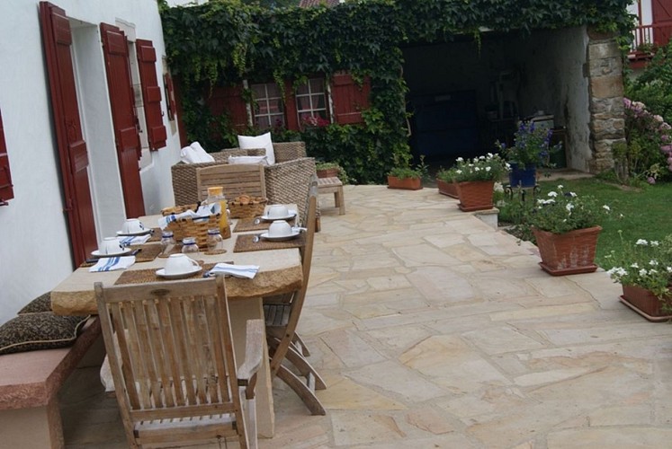 muttilainea-terrasse