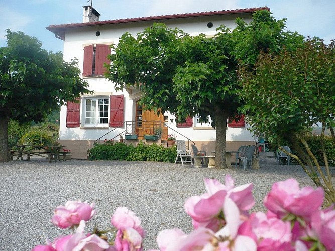 Ferme-Etxekoinia-maison et cour-Bussunaritz
