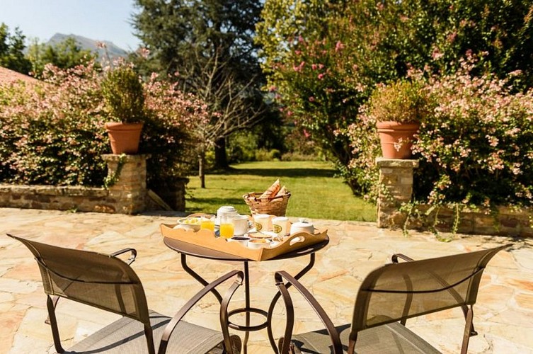 Dominxenea-petit-dejeuner-terrasse