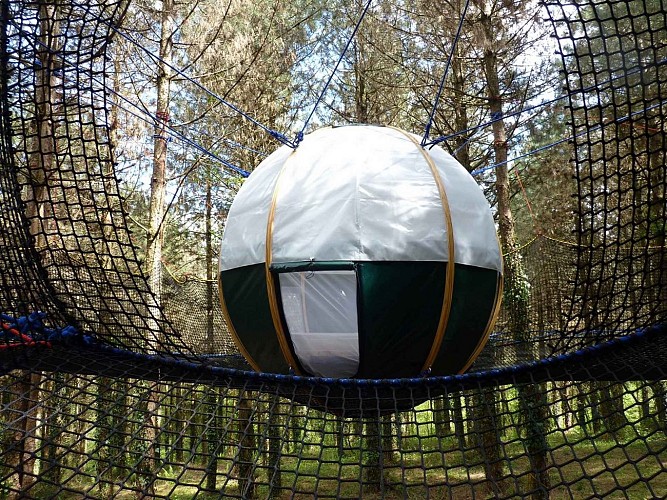 Cabanes-dans - les-arbres-nids-du-bearn-loubieng