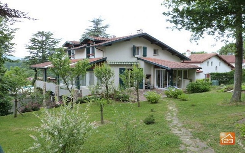 Asc_Iratzean_Jardin+Façade