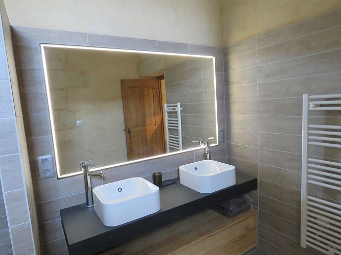 07-Salle de bain-Manoir de Chandoiseau_2021