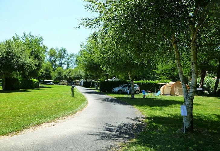 Camping-irouleguy-municipal-emplacements-st etienne de baigorry©otgb