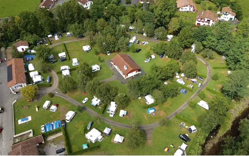 Camping-irouleguy-municipal-vue-aerienne-st etienne de baigorry©otgb