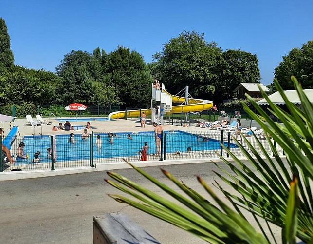 camping-avec-piscine-proche-puy-du-fou-camping-le-moulin-des-effres-secondigny-bonnes-vacances-sarl