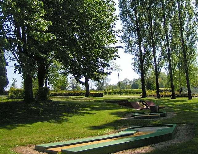 mini-golf-camping-nature-secondigny-bonnes-vacances-sarl