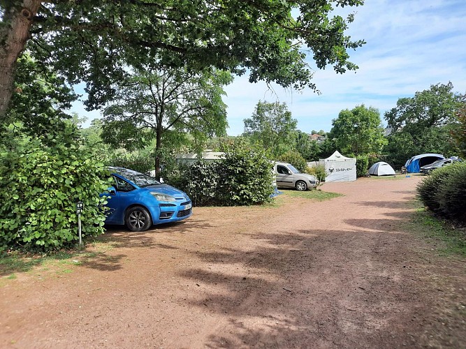 camping-calme-avec-emplacement-tente-camping-car-nord-deux-sevres-argentonnay