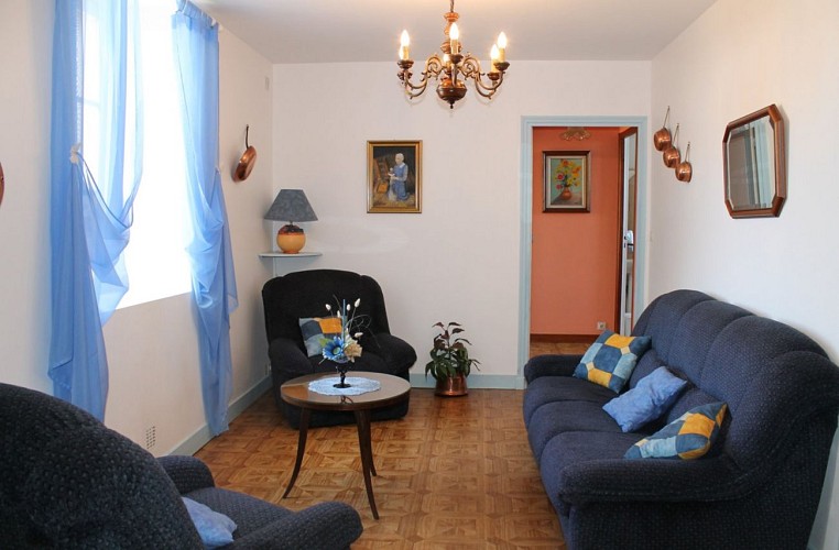 LES ROSES TREMIERES-SALON