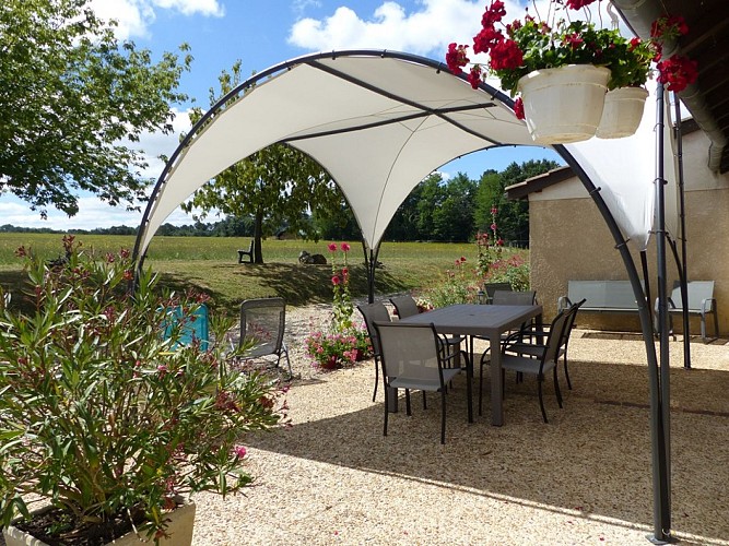 Terrasse sous la tonnelle