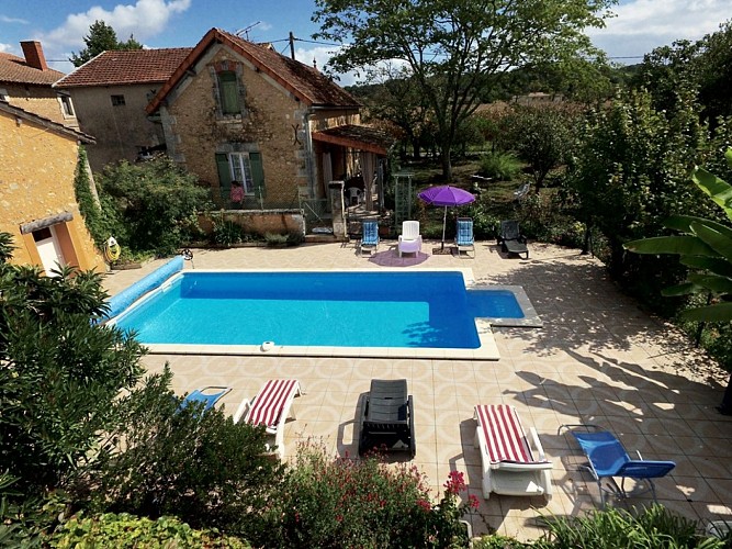 gite-lauriere-piscine-sourzac