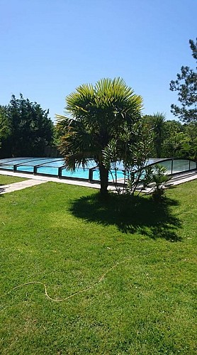 Gîte-rousseau-montpon-piscine-couverte