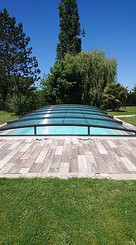 Gîte-rousseau-montpon-piscine-couverte1