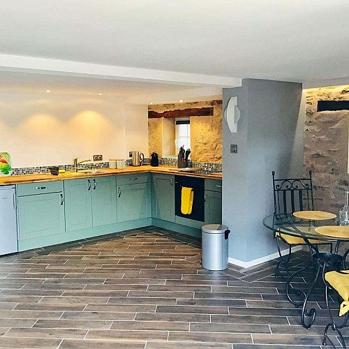 cuisine gite  magnolias puyregonde dordogne nature