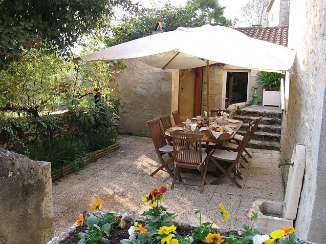 Gîte-Michel-St-Méard-terrasse