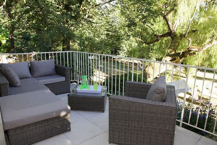 Gîte-Michel-St-Méard-salon-de-jardin