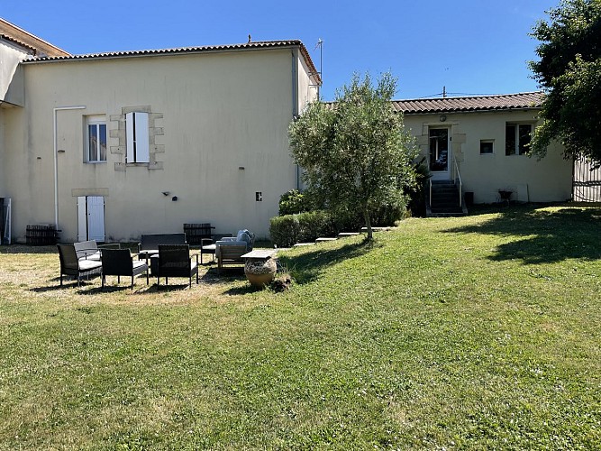 façade nord,parking,entée