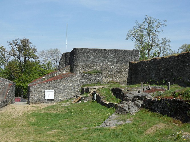De ruïnes van het kasteel van Herbeumont