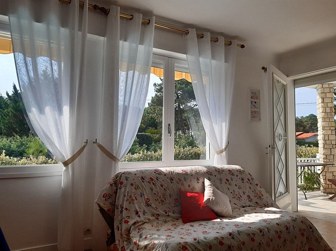 canapé et vue extérieure (Copier)