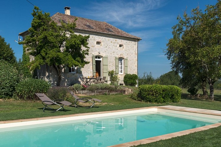 Gîte la prune - extérieur et piscine