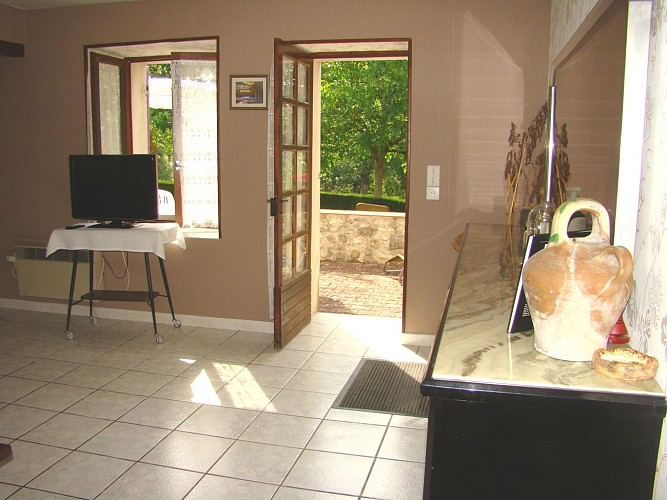 HLOAQU047FS000GV_LGC051B_laussou_salonvueterrasse