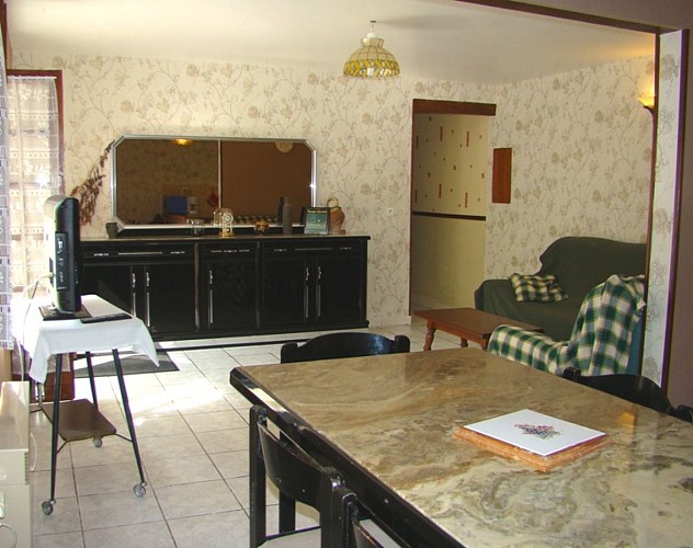 HLOAQU047FS000GV_LGC051B_laussou_séjoursalon